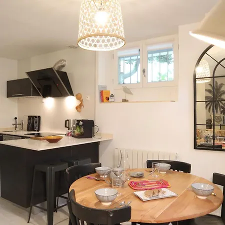 Cosy 4 Pers A 200 M Et Commerce La Cabane64 Biarriz