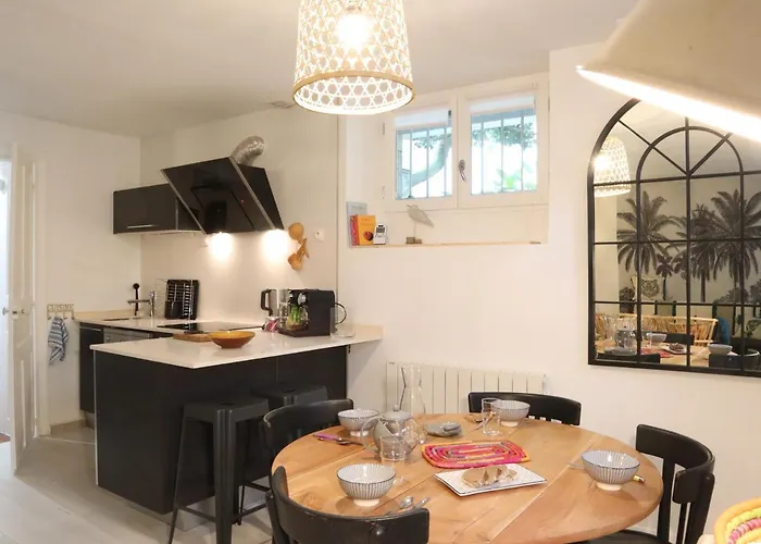 Cosy 4 Pers A 200 M Et Commerce La Cabane64 Biarriz